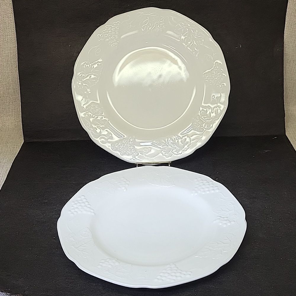 Vtg Harvest Milk Glass Dinner Plates 9 7/8" Colony Grape & Leaf Pattern Set Of 2
